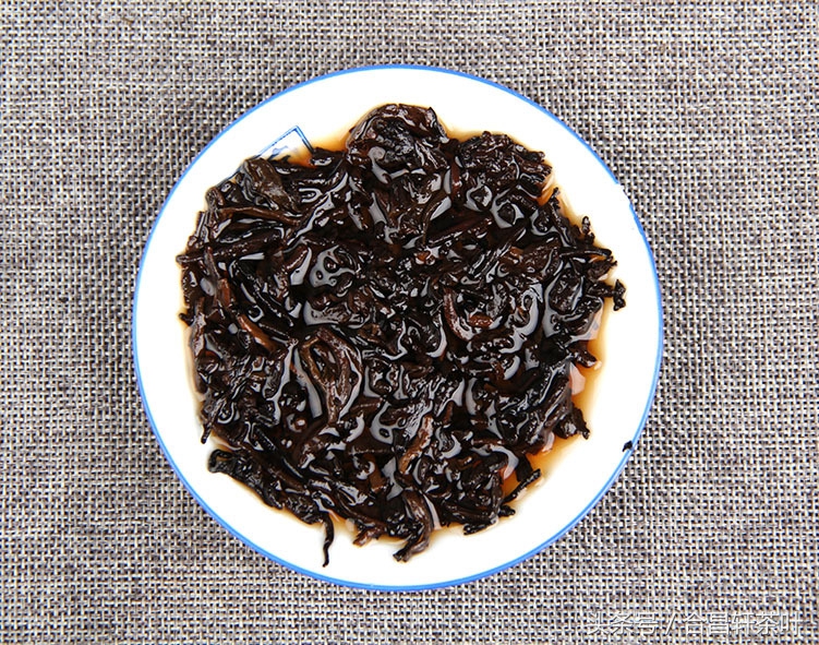 什么样的冰岛茶饼值得收藏,老班章茶饼是什么茶