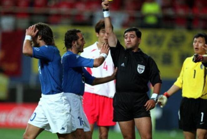 俄罗斯世界杯法国队捧起大力神杯,俄罗斯世界杯金球奖是谁拿的