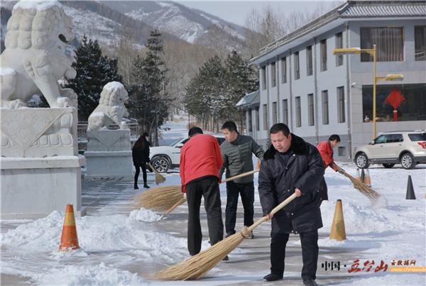 金都山庄：凌冽风中清积雪，地冻天冷情却暖