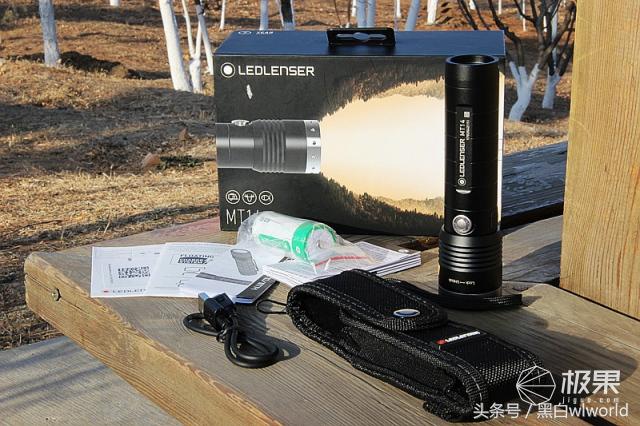 巴掌大的强光手电小钢炮,强光家用手电筒远射超亮