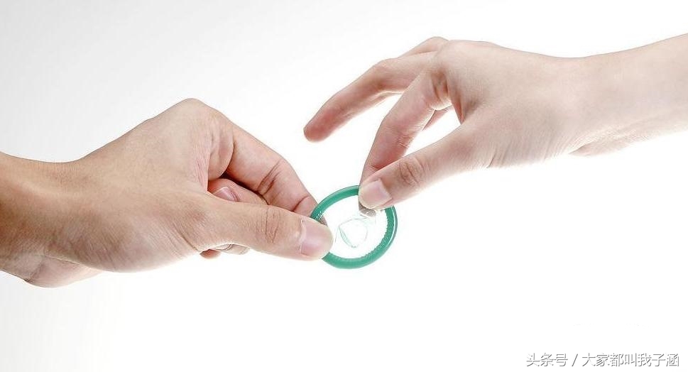 生完孩子多久可以看到大人,生完宝宝多久可以去看