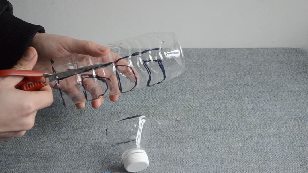 饮料瓶自制置物架,饮料瓶改置物架