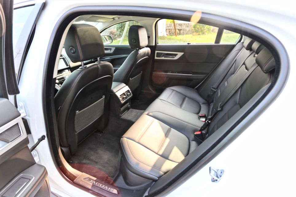 第一视角试驾新款捷豹xel,捷豹xel试驾第一视角低配版