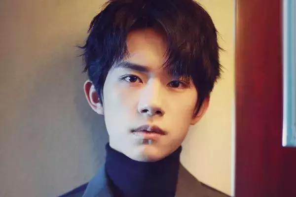 易烊千玺为什么颜值变化这么大,易烊千玺近年来的颜值变化