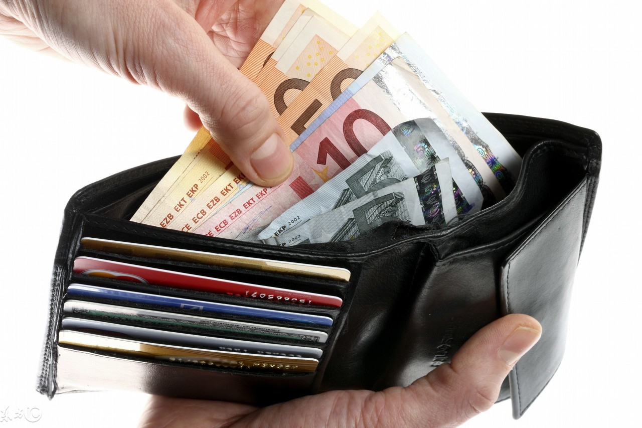 选什么样的钱包能守财,用怎么样的钱包不会漏财