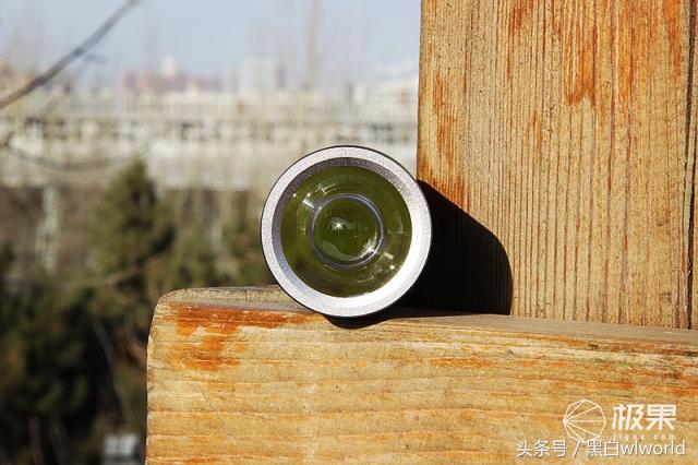 巴掌大的强光手电小钢炮,强光家用手电筒远射超亮