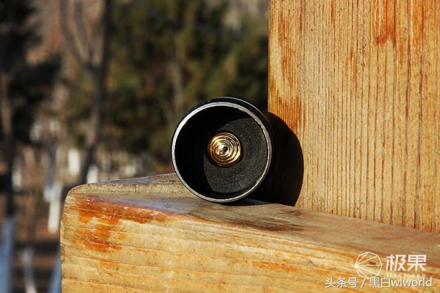 巴掌大的强光手电小钢炮,强光家用手电筒远射超亮