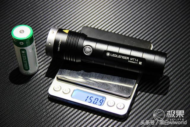 巴掌大的强光手电小钢炮,强光家用手电筒远射超亮