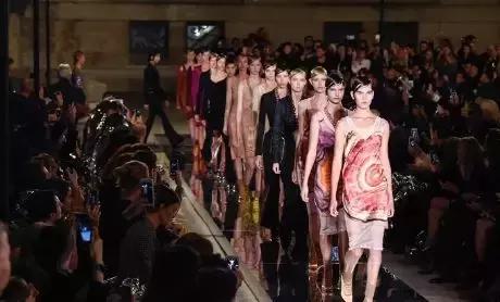 阿玛尼3.5多少钱,阿玛尼风衣最新款