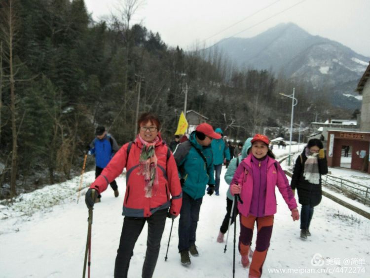 天池长白山雪岭,雨天天池山