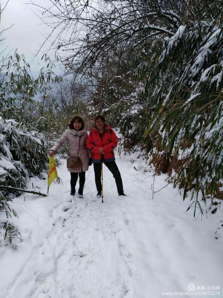 天池长白山雪岭,雨天天池山