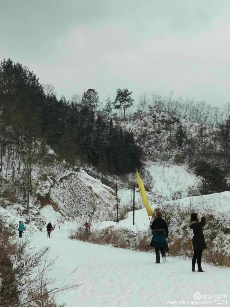 天池长白山雪岭,雨天天池山