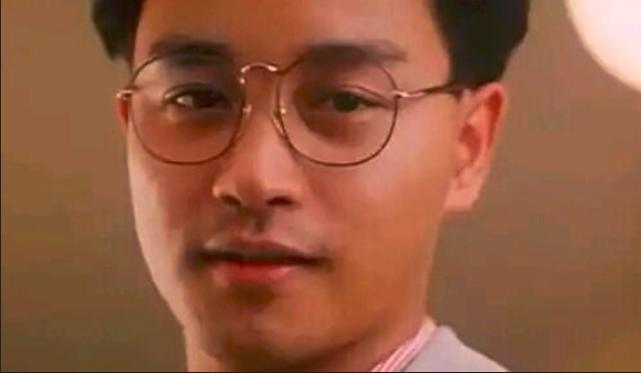 一夜之间，时髦的男生都佩戴了细边金属框眼镜，合适吗？