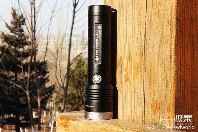 巴掌大的强光手电小钢炮,强光家用手电筒远射超亮