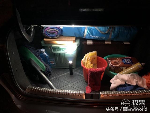 巴掌大的强光手电小钢炮,强光家用手电筒远射超亮