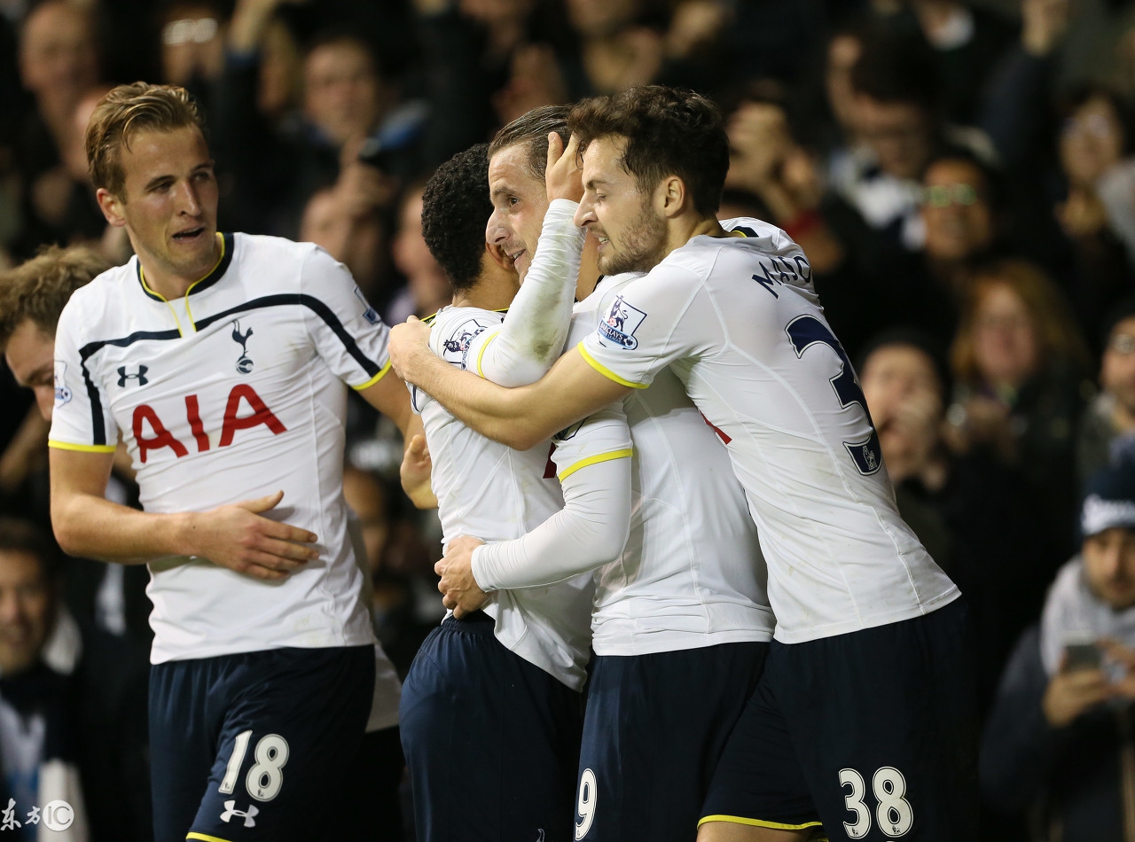 被乱拳打死!曼联中场老驴拉磨,双后腰穆帅必须砍掉一人