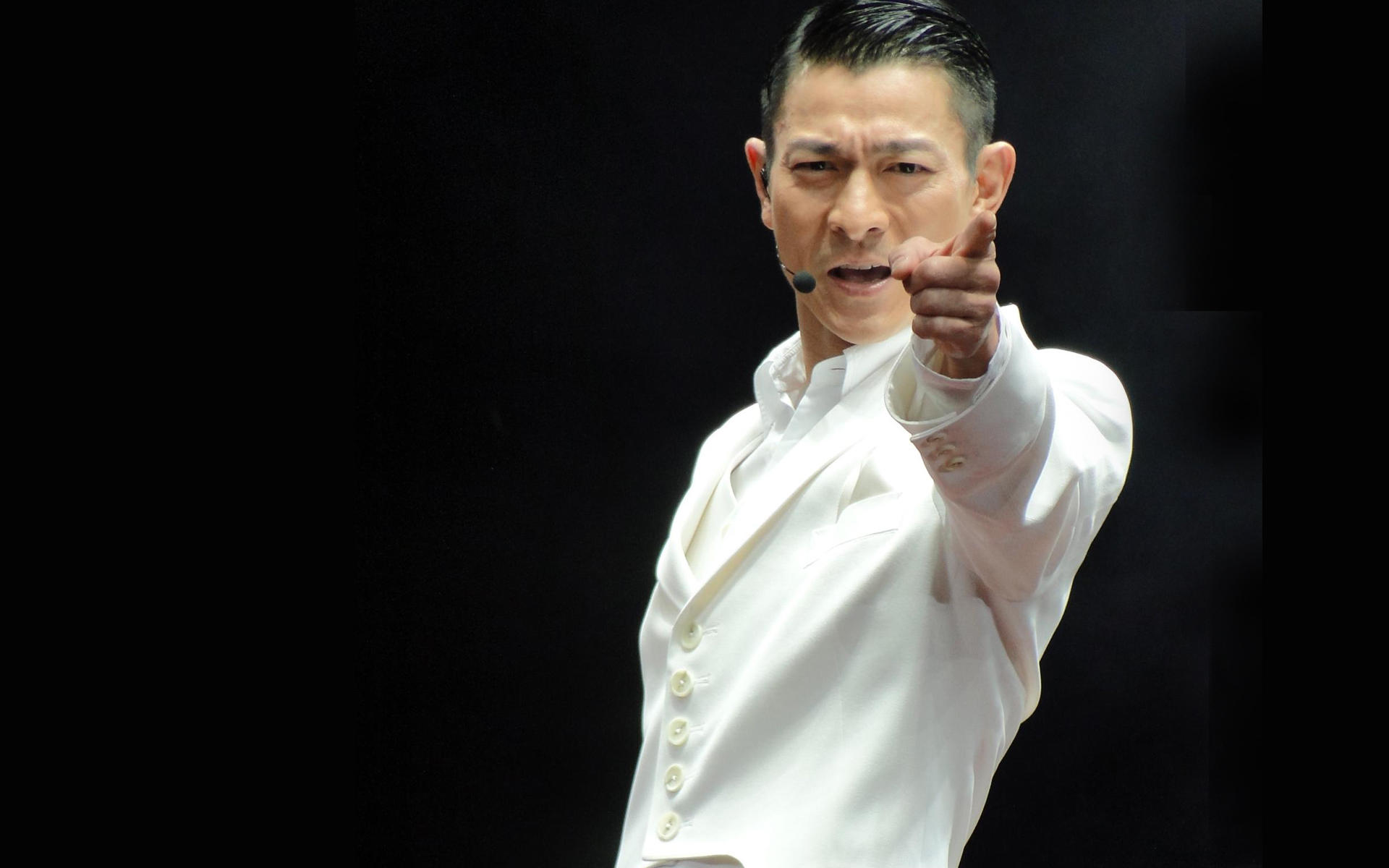 刘德华从来不穿袜子原因,刘德华演唱会歌迷舍不得走