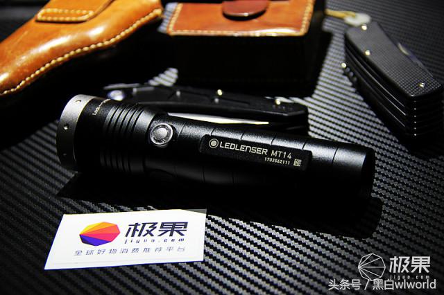 巴掌大的强光手电小钢炮,强光家用手电筒远射超亮