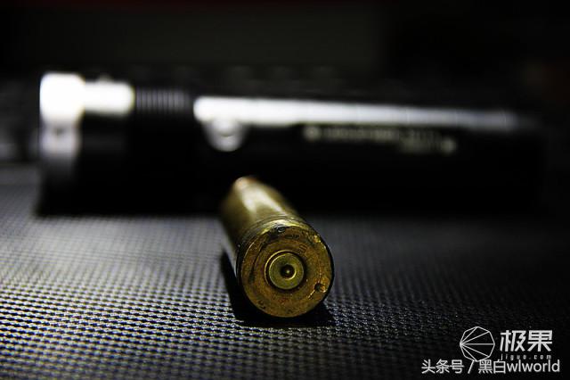 巴掌大的强光手电小钢炮,强光家用手电筒远射超亮