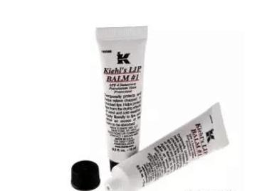 冬季唇干裂起皮用什么唇部精华,冬季唇干裂起皮用什么唇膏