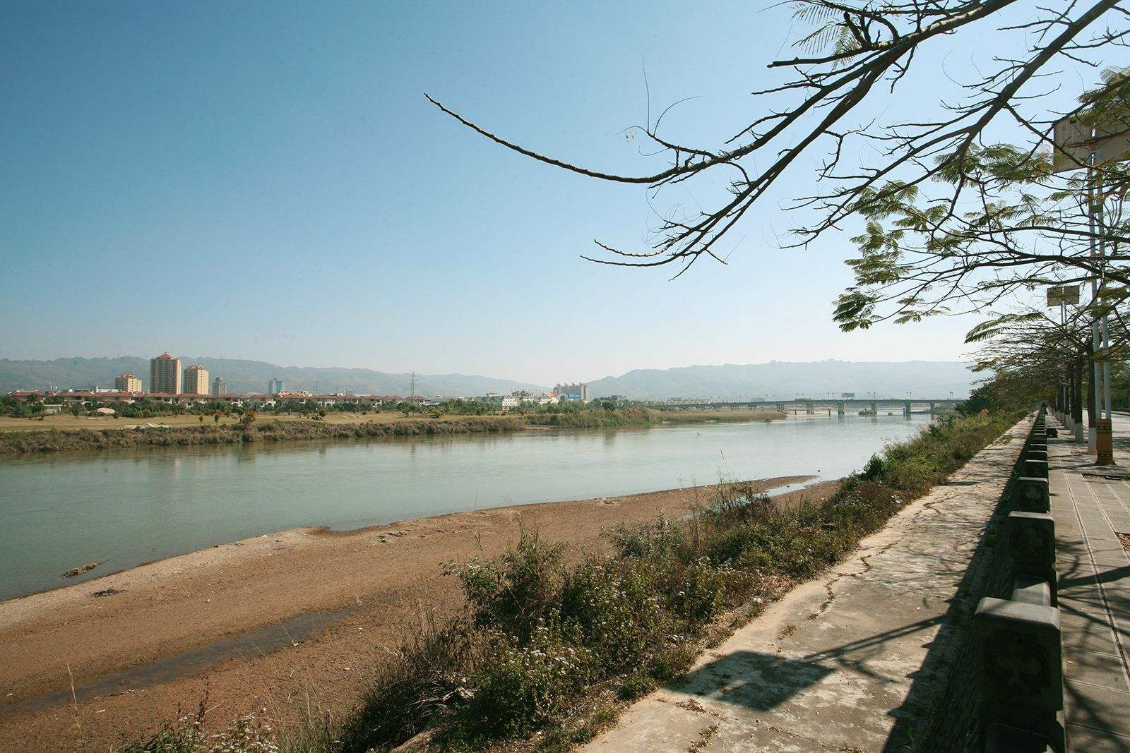 翡翠之都瑞丽,神秘的瑞丽