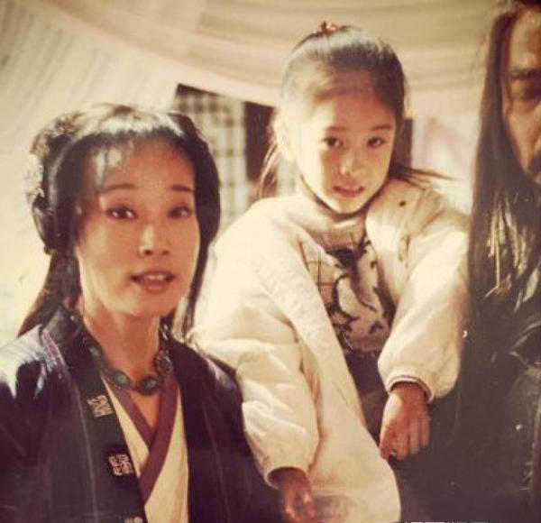 6岁被选中演戏，专业全国第一进中戏，演技颜值均获赞