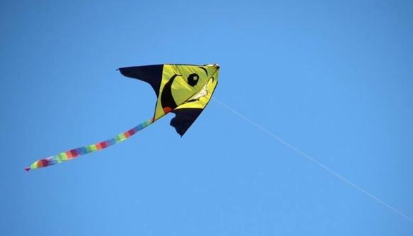 以风筝为题的片段,以风筝为主题写一首小诗