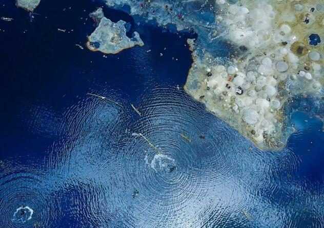 采盐人全身遭高浓度盐酸腐蚀又聋又瞎，从早到晚一整天只赚这些钱