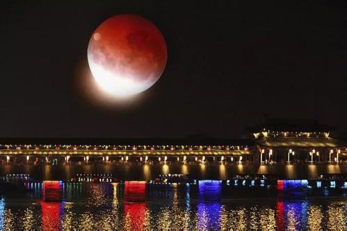 天象奇观和君共鉴,日食奇观难得见诗句