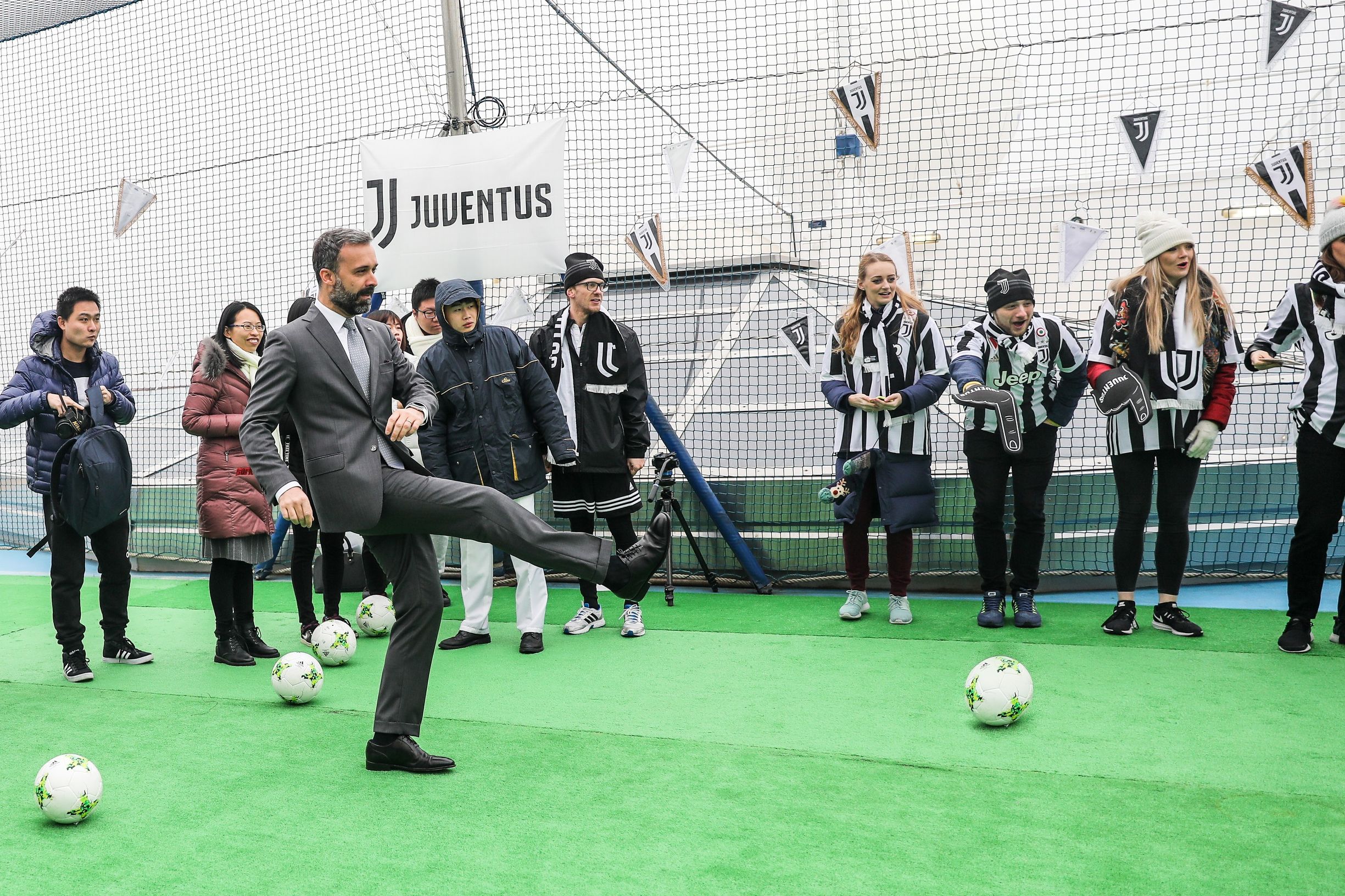 尤文图斯队歌完整版原唱,尤文图斯开场队歌