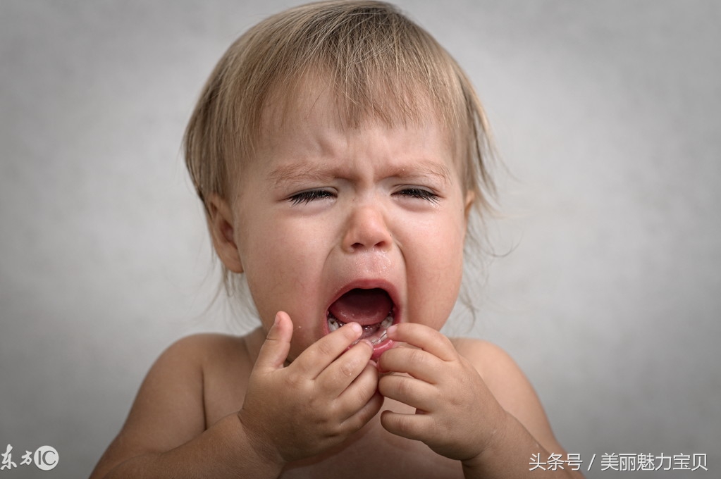 宝宝嘴角内侧有两个小肉疙瘩,宝宝嘴巴两侧有肉团