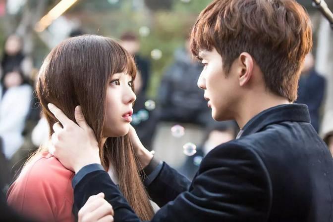 《不是机器人》,编剧脑洞太大,前男友才是“神助攻”!