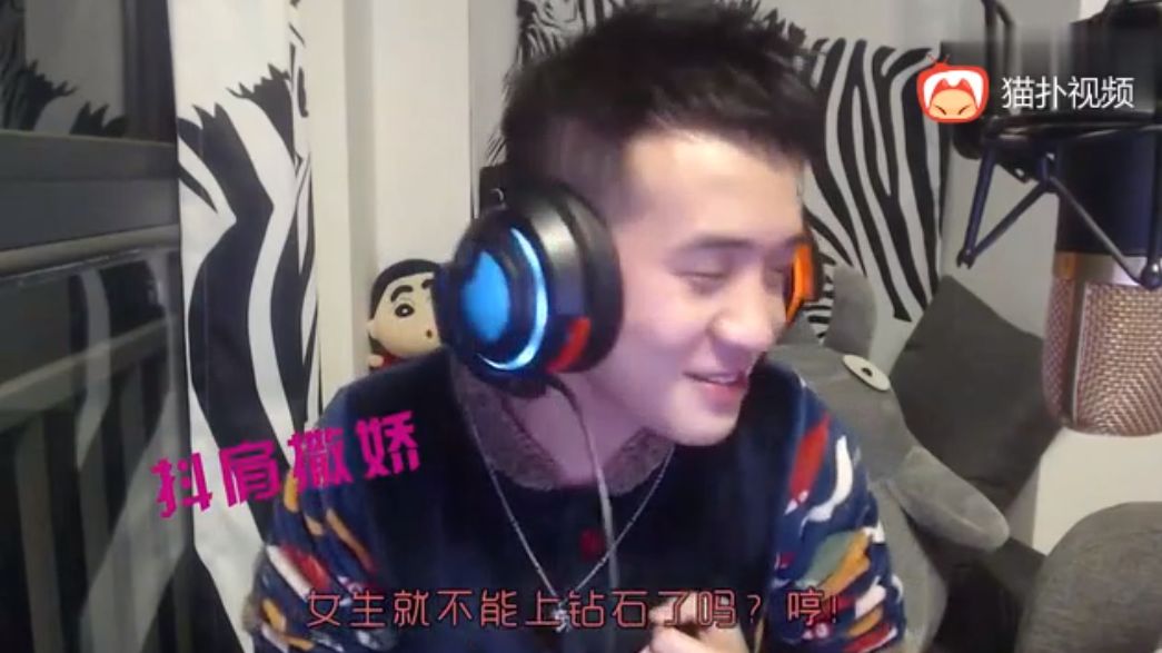 吃翔、吃姨妈巾、当众“造人”……直播底线何在？