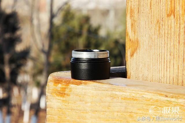 巴掌大的强光手电小钢炮,强光家用手电筒远射超亮