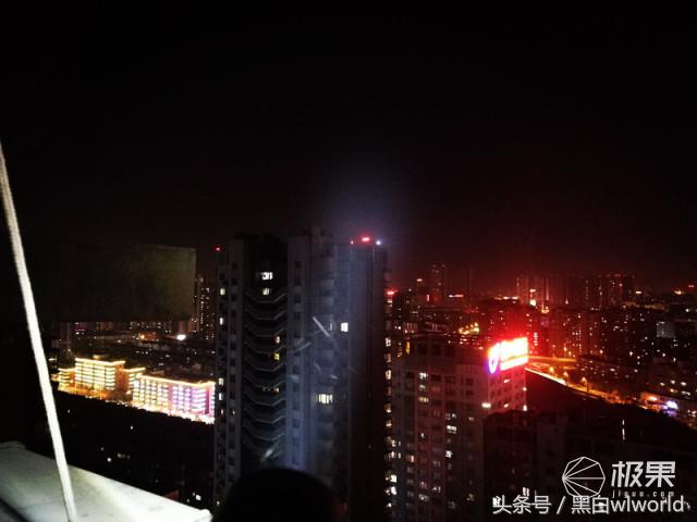 巴掌大的强光手电小钢炮,强光家用手电筒远射超亮