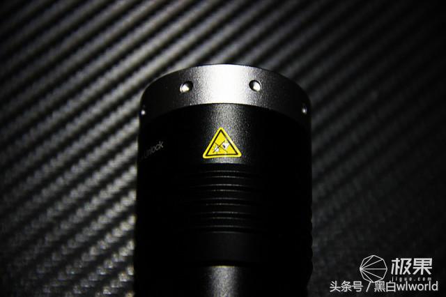 巴掌大的强光手电小钢炮,强光家用手电筒远射超亮