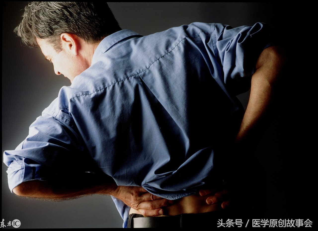 30岁小伙腰痛难忍,30岁男腰椎疼