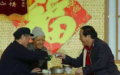 与赵本山齐名的小品艺术家,牛群和冯巩成名