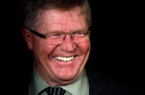 花了30年，加拿大*歌国**终于改掉这两个词！