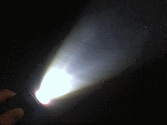 巴掌大的强光手电小钢炮,强光家用手电筒远射超亮