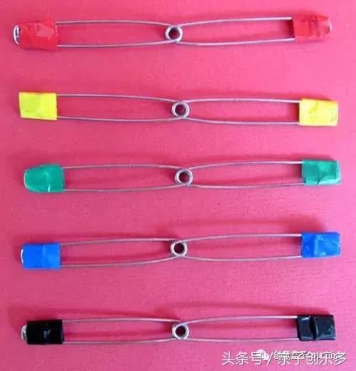 周末在家给孩子做什么玩具,熊孩子在家玩手机