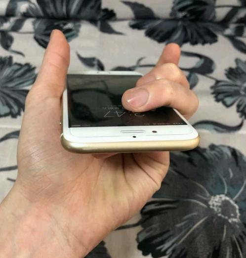 成色极品,这部卡贴的iPhone7只要两千块!性价比给力!