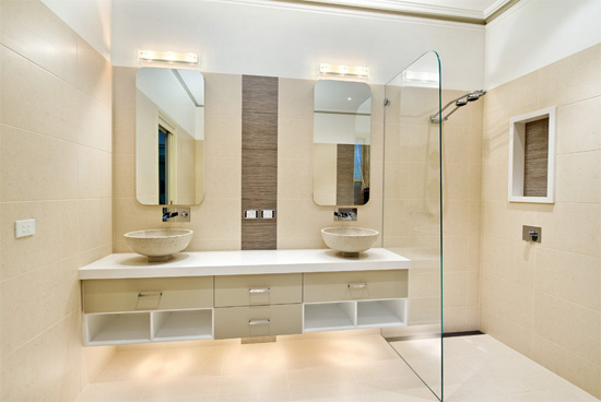 如果微信微博头条号是足球俱乐部的客厅，那官网就是洗手间