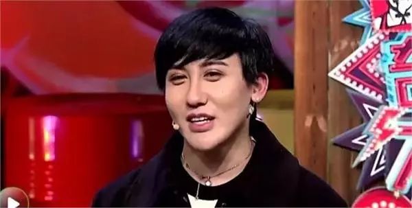 吃翔、吃姨妈巾、当众“造人”……直播底线何在？