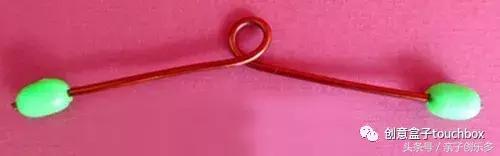 周末在家给孩子做什么玩具,熊孩子在家玩手机