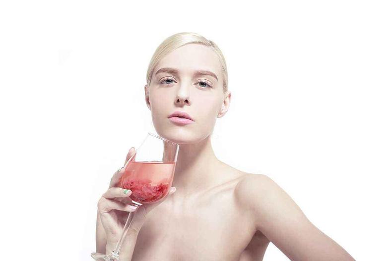 洗脸时加什么可以去痘痘,洗脸用糖去角质