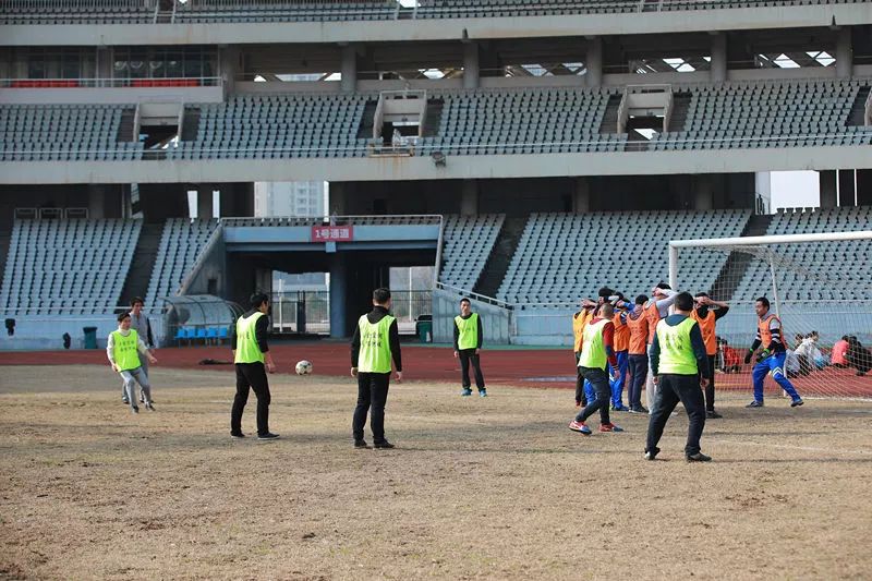 星旭实业2018年金意陶瓷砖|卡思摩地板贺岁杯足球赛在南昌举行