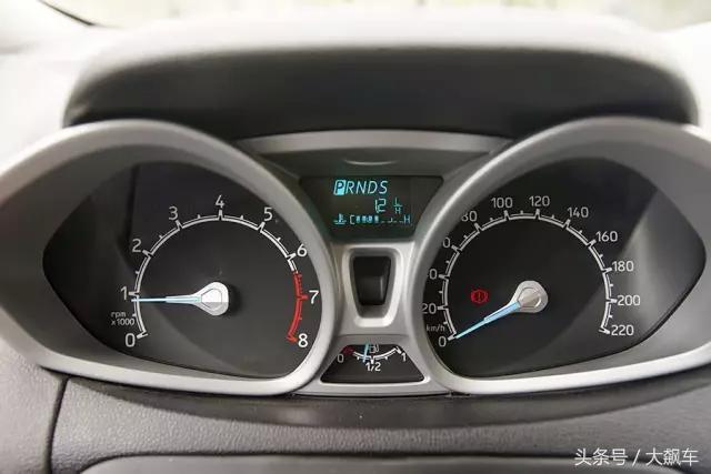 蜡烛灯+糟糕双离合，翼搏简直是廉价货里的“廉价机”！