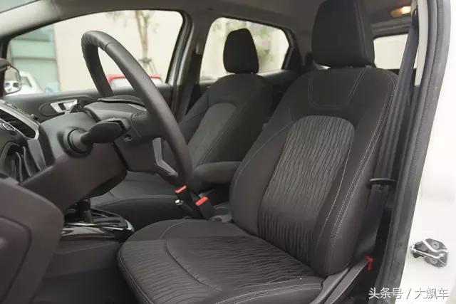 蜡烛灯+糟糕双离合，翼搏简直是廉价货里的“廉价机”！