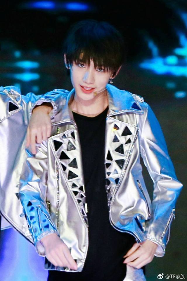 丁程鑫那些年看tfboys的眼神,丁程鑫哪一年进tf家族